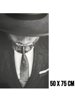 Allernieuwste.nl Canvas Schilderij Man met Hoed en Sigaret Zwart Wit – 50 x 75 cm