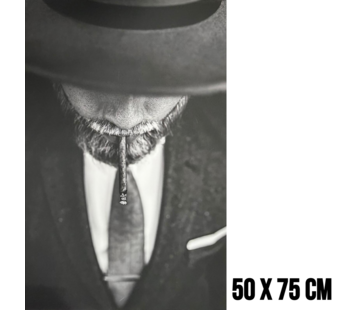 Allernieuwste.nl Canvas Schilderij Man met Hoed en Sigaret Zwart Wit – 50 x 75 cm