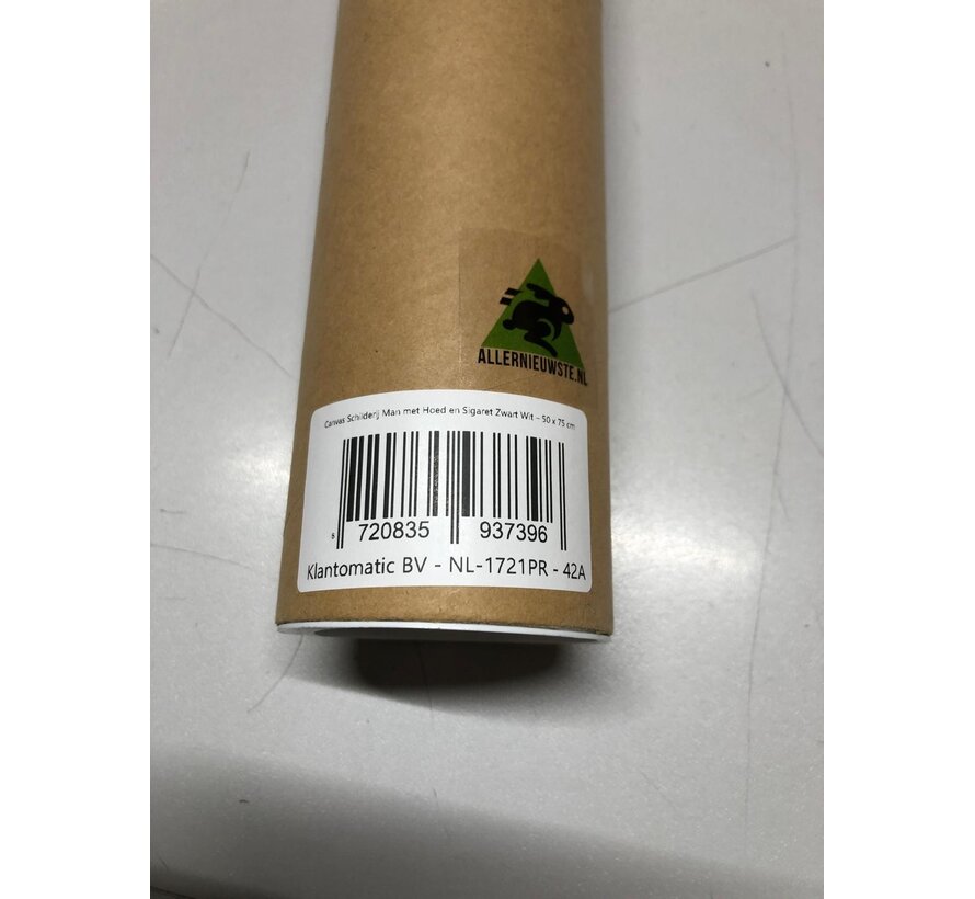 Allernieuwste.nl® Canvas Schilderij Man met Hoed en Sigaret – 50 x 75 cm – Zwart Wit - Portret Wanddecoratie – Modern – Muurdecoratie