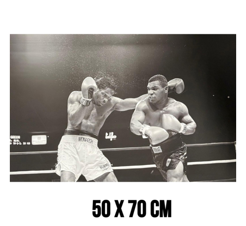 Allernieuwste.nl Allernieuwste.nl® Canvas Schilderij Mike Tyson vs Mitch Green – 50 x 70 cm - Zwart Wit - Boksen Wanddecoratie – Muurdecoratie
