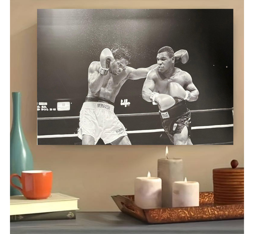 Allernieuwste.nl® Canvas Schilderij Mike Tyson vs Mitch Green – 50 x 70 cm - Zwart Wit - Boksen Wanddecoratie – Muurdecoratie