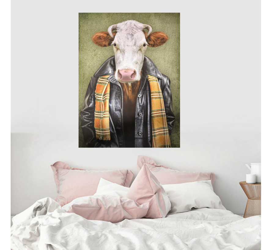 Allernieuwste.nl® Canvas Schilderdij Vintage Antropomorfe Koe in Leren Jas – 50 x 70 cm - Humor Dieren – Wanddecoratie – Muurdecoratie – Portret
