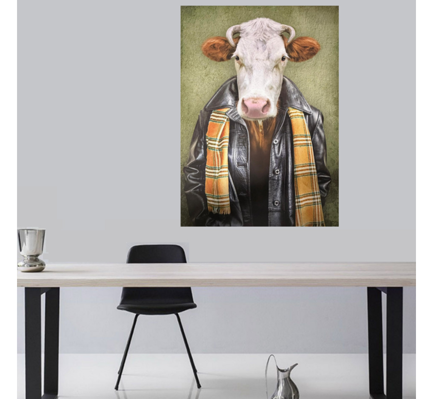 Allernieuwste.nl® Canvas Schilderdij Vintage Antropomorfe Koe in Leren Jas – 50 x 70 cm - Humor Dieren – Wanddecoratie – Muurdecoratie – Portret