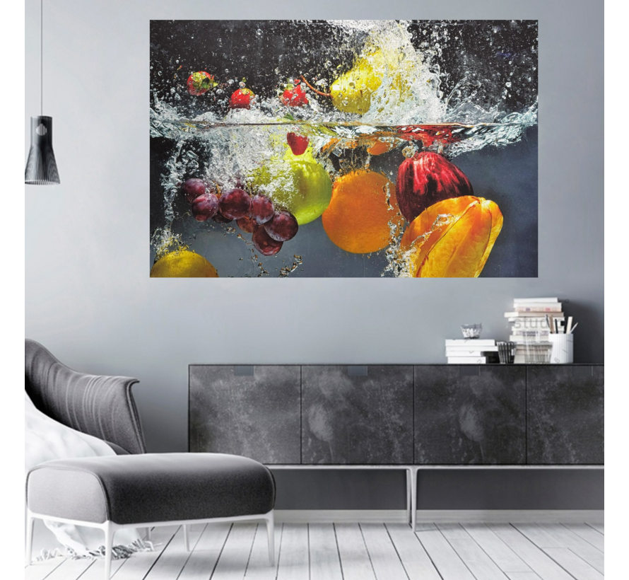 Allernieuwste.nl® Canvas Schilderij Splashing Fruit – 50 x 75 cm – Kleurrijk - Keuken - Wanddecoratie Modern – Muurdecoratie