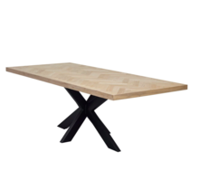 Eikenhouten tafel met gekruiste stalen poten
