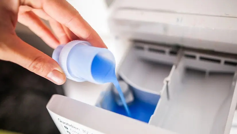 Kledingwas: zo haal je het maximale uit wasmiddel, waspoeder en wasverzachter