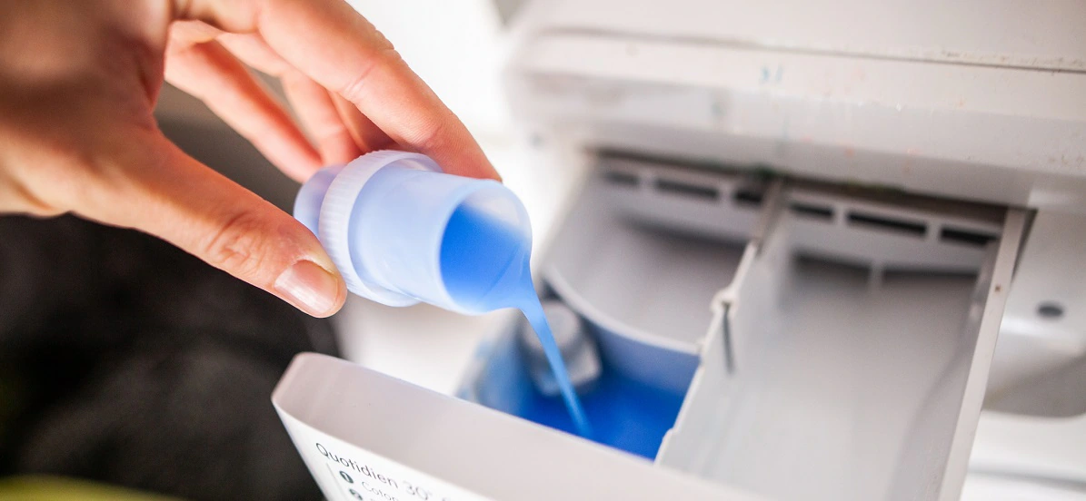 Kledingwas: zo haal je het maximale uit wasmiddel, waspoeder en wasverzachter