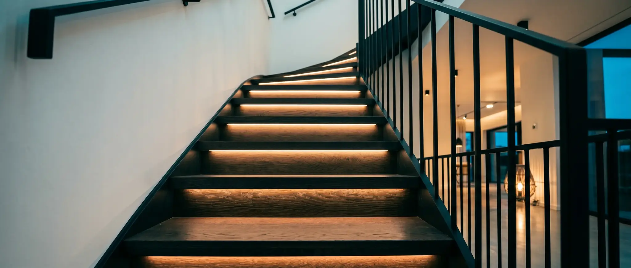 Trapverlichting met LED strips: zelf maken en monteren