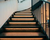 Treppenbeleuchtung mit LED Streifen selber machen – Schritt-für-Schritt Anleitung