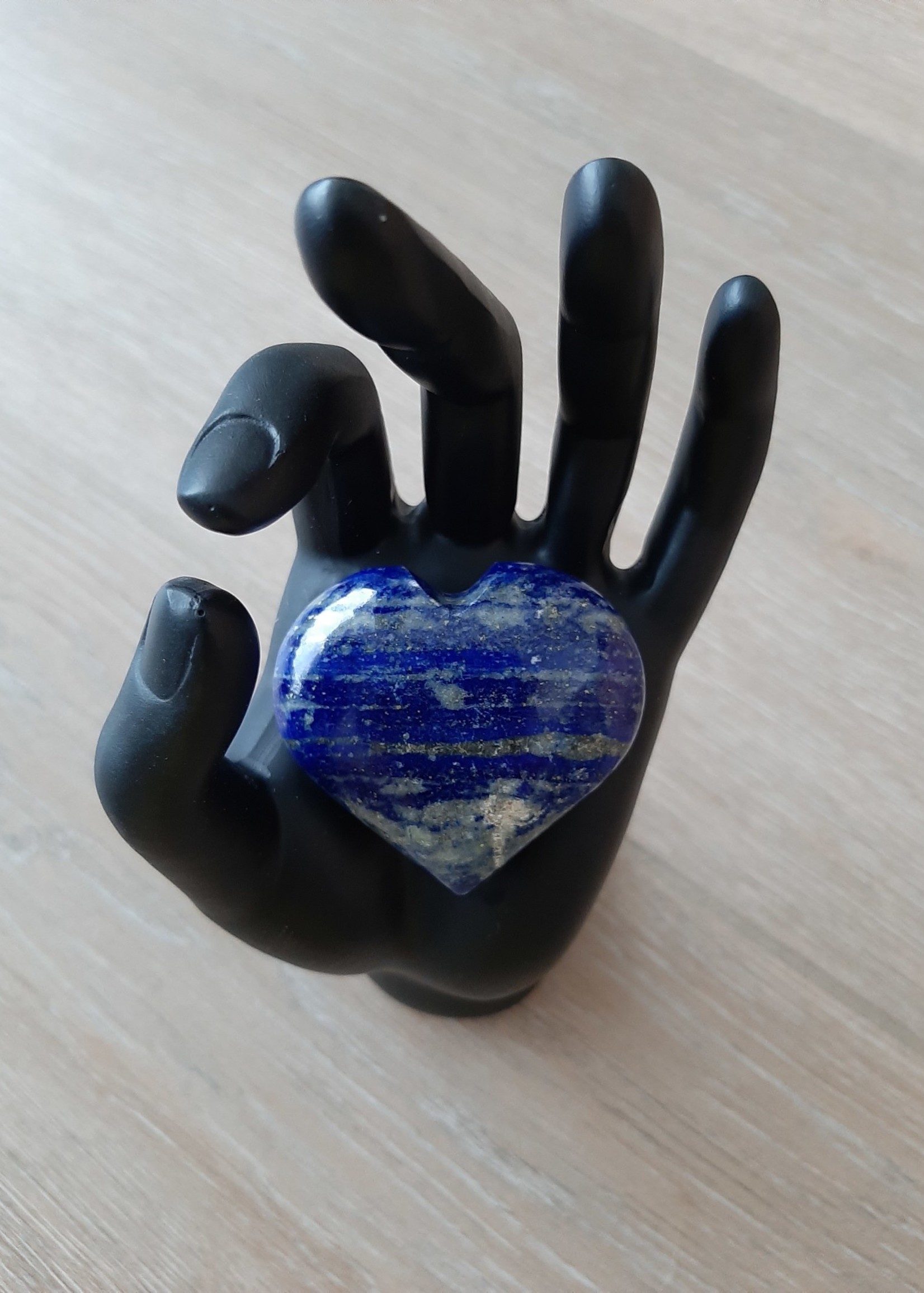 Hug stone heart lapis lazuli 4-6 cm