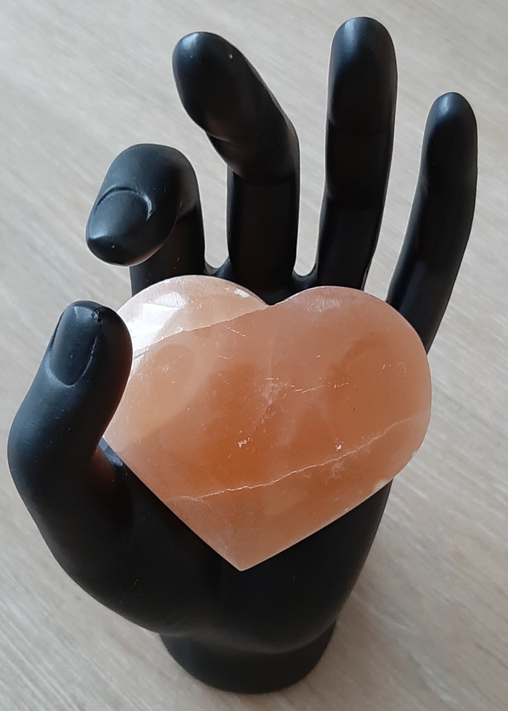 Hug stone heart selenite orange 6,5 x 6 cm