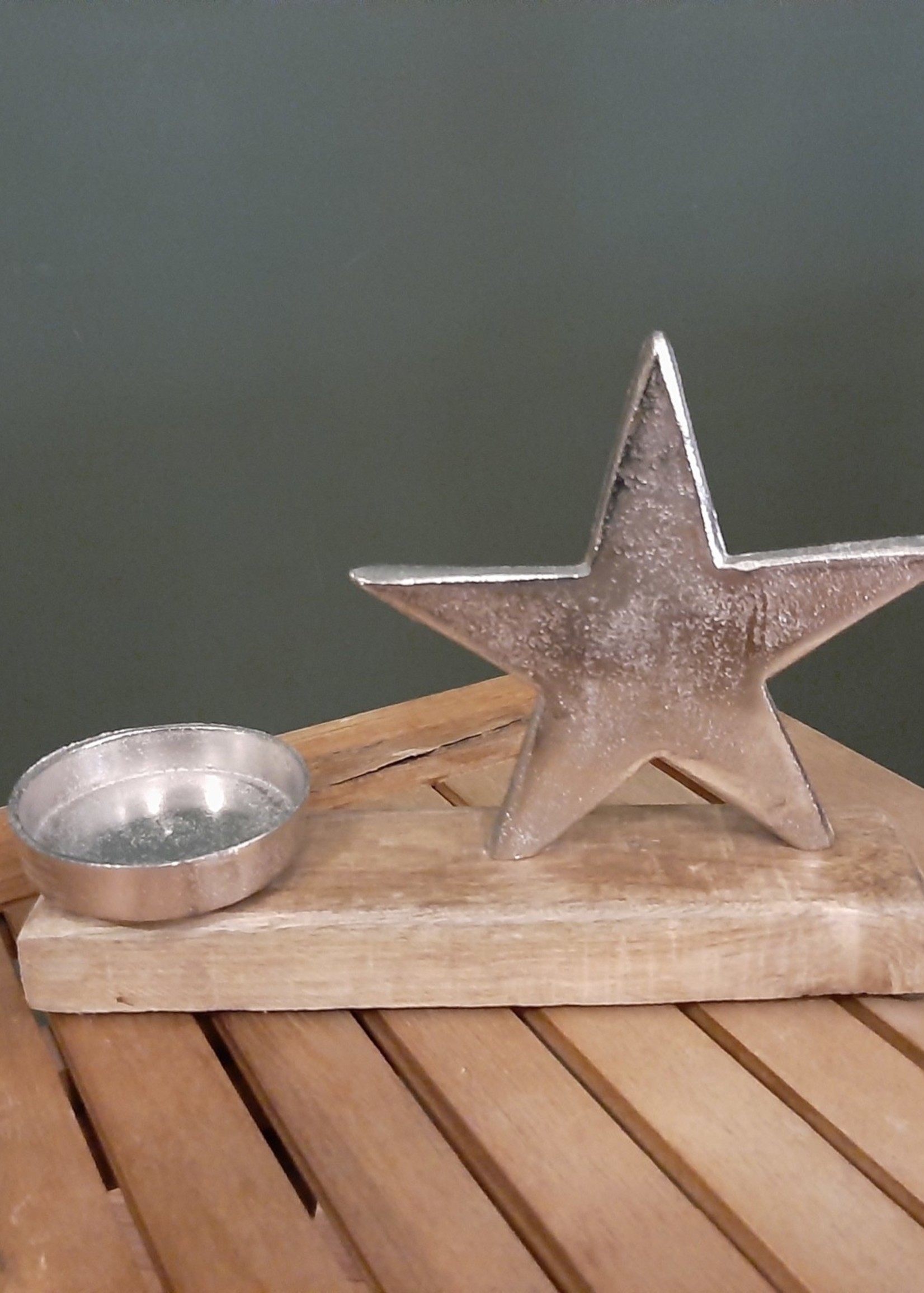 Metal candle holder with star and wooden base