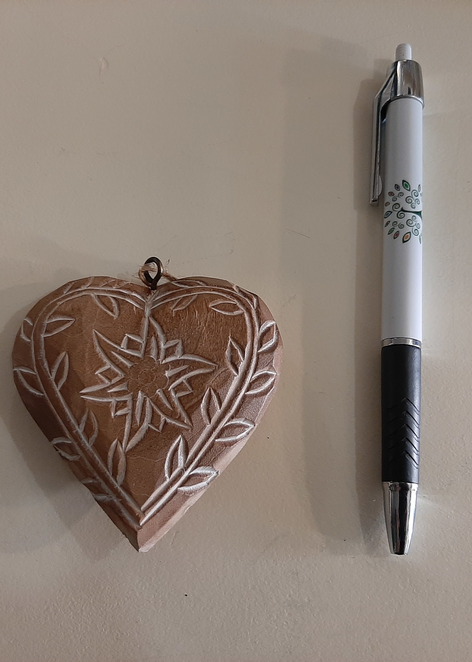 Petit coeur en bois avec edelweiss