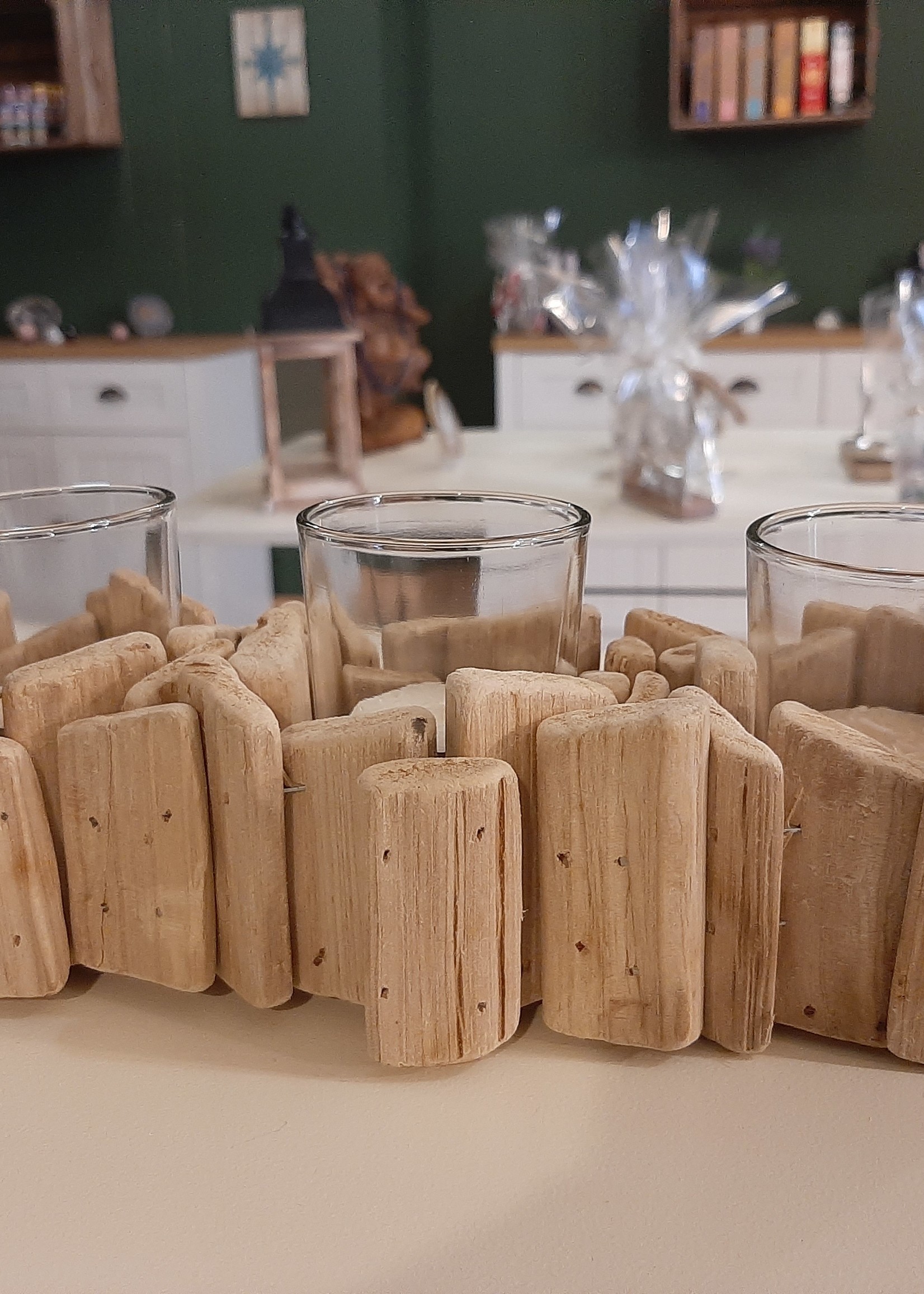 Set of wooden candlestick with 3 glasses with Jasmine tea light