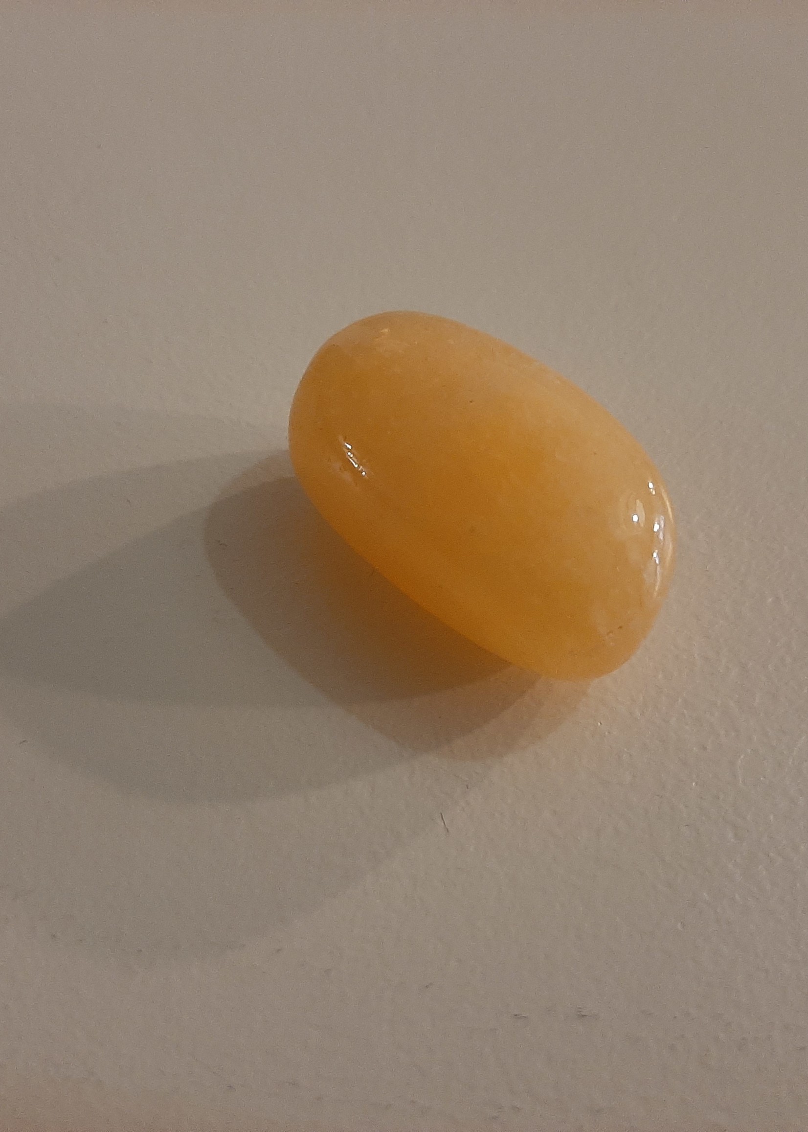 Hug stone Orange Calcite M