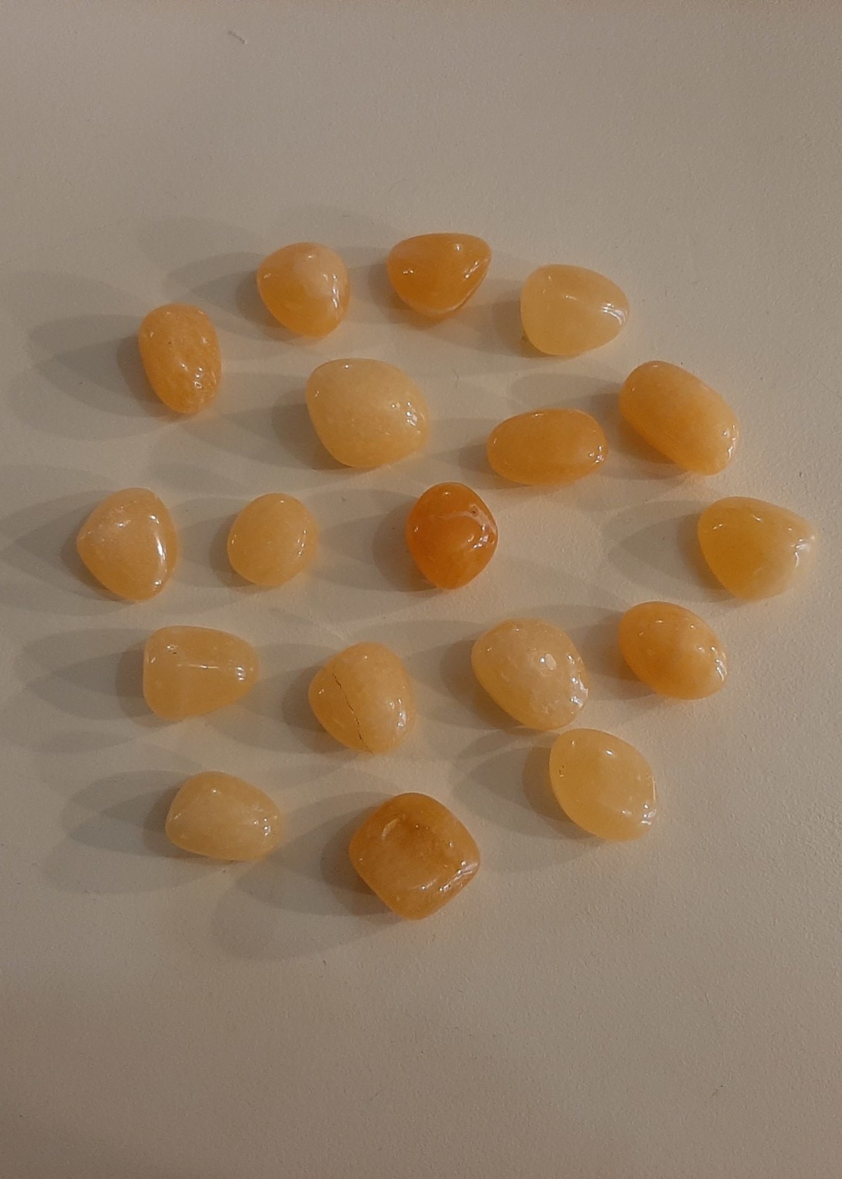 Hug stone Orange Calcite M