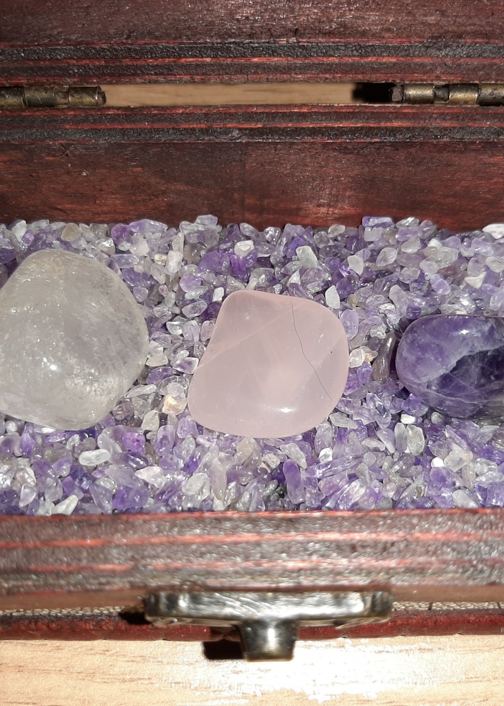 Treasure chest with amethyst chips and 1 amethyst, 1 rock crystal, 1 rose quartz hug stone