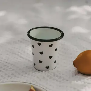 Eulenschnitt Tasse émaillée avec cœurs