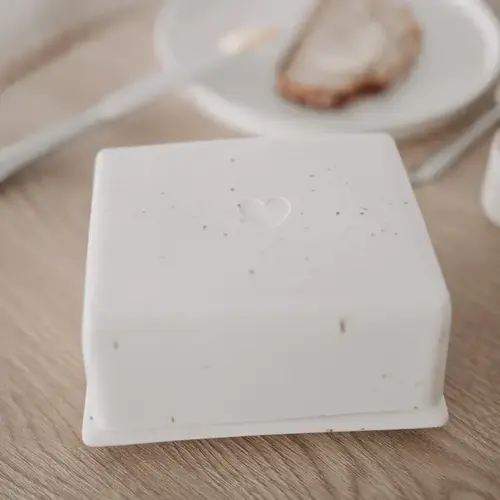 Eulenschnitt Beurrier en porcelaine avec détail cœur – Élégance intemporelle pour la table Eulenschnitt Beurrier en porcelaine avec détail cœur – Élégance intemporelle pour la table