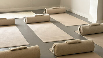 Kann man seine eigene Yogamatte mitnehmen in ein Yogastudio?