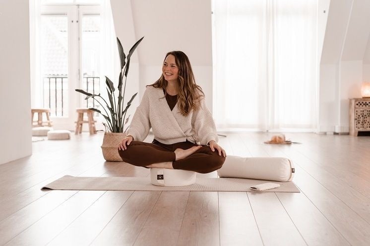 Meditationskissen oder Yoga-Bolster?