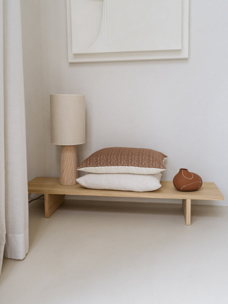 Exclusive table lamp Fay with wooden base and linnen shade