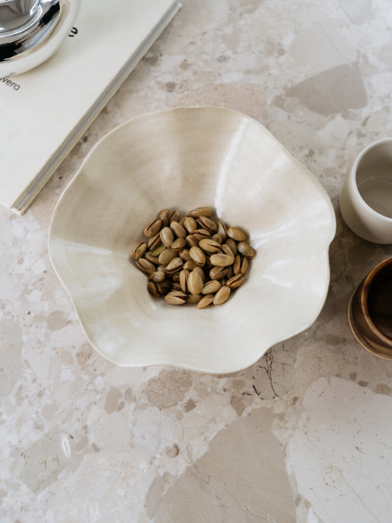 Handmade earthenware bowl Kate 25 x 8 cm matte ecru