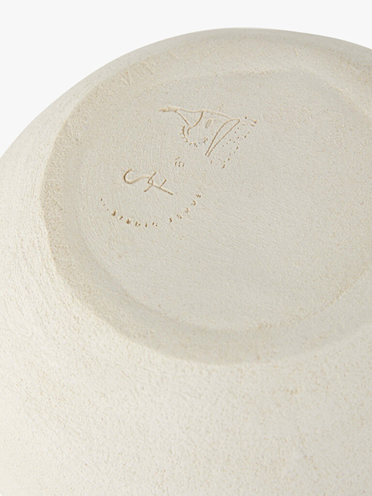 Handgemaakte aardewerken vaas Cleo mat ecru 16 x 17 cm