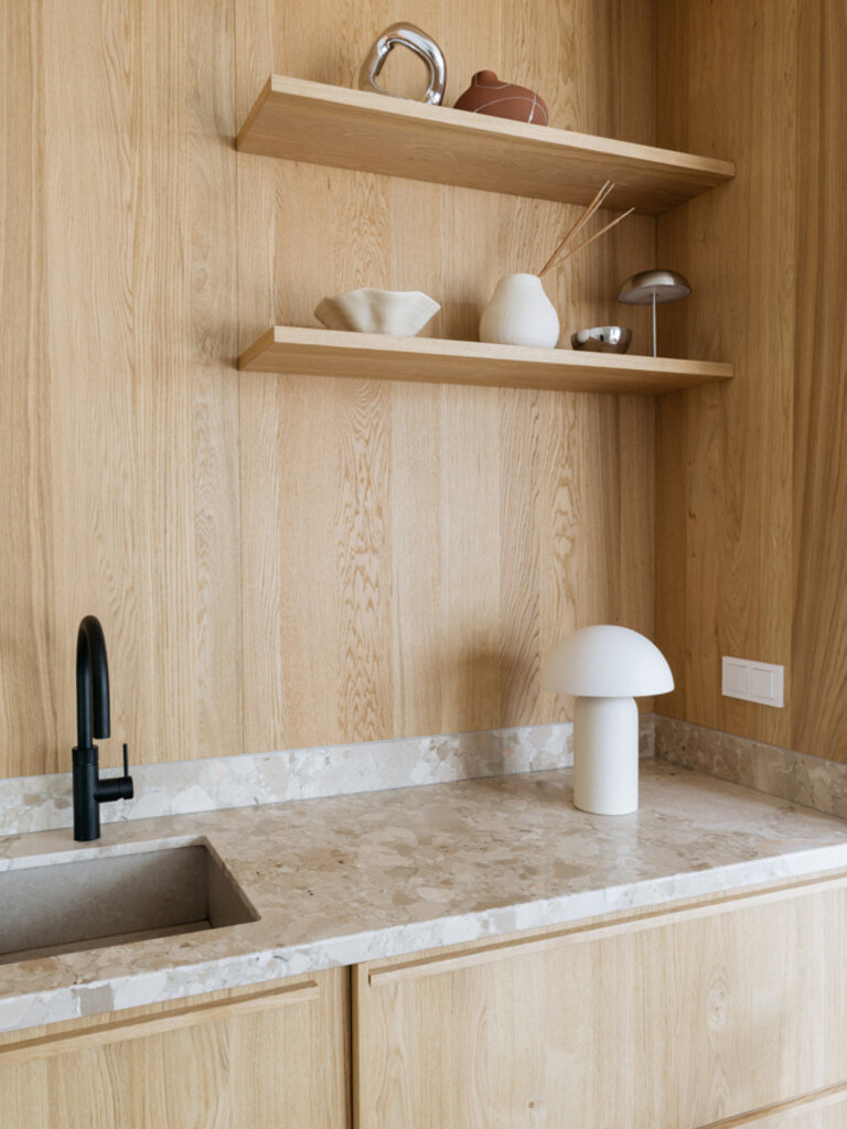 Handmade earthenware vase Iris terracotta 20 x 13 x 14.5 cm