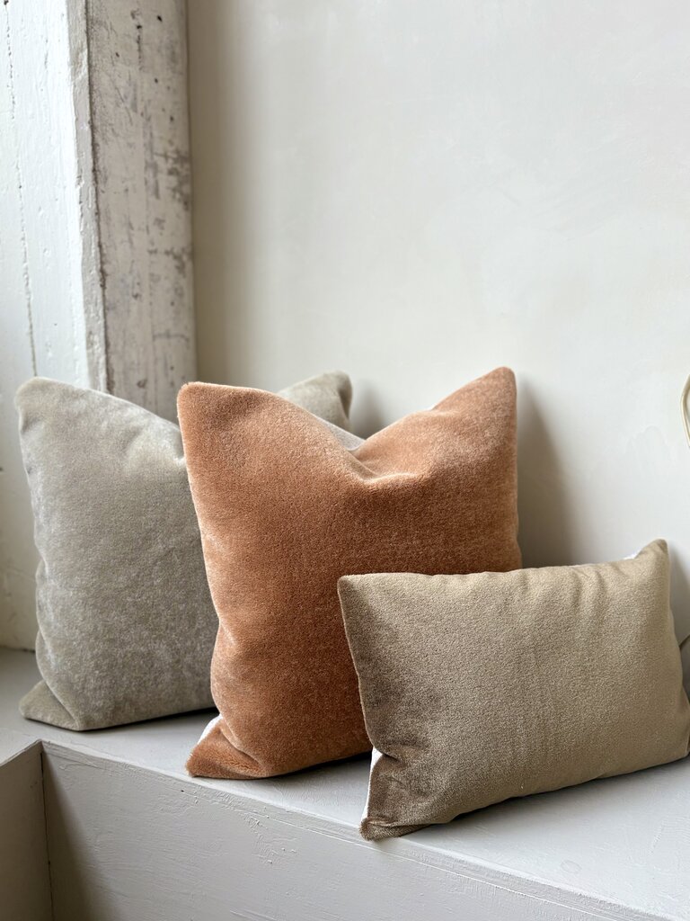 Luxurious mohair cushion Amy caramel 50x50 cm