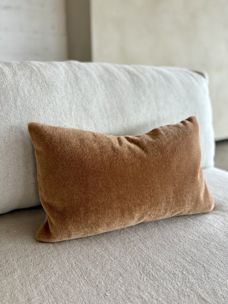Luxe mohair sierkussenhoes Amy caramel 50x30 cm