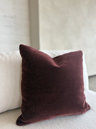 Luxurious mohair cushion Amy merlot 50x50 cm