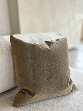 Satin mohair cushion Sara tobacco 50x50 cm