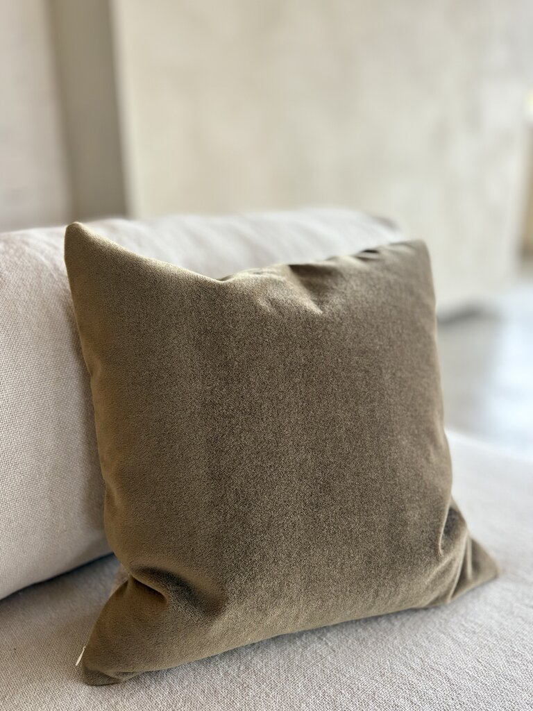 Satin mohair cushion Sara tobacco 50x50 cm