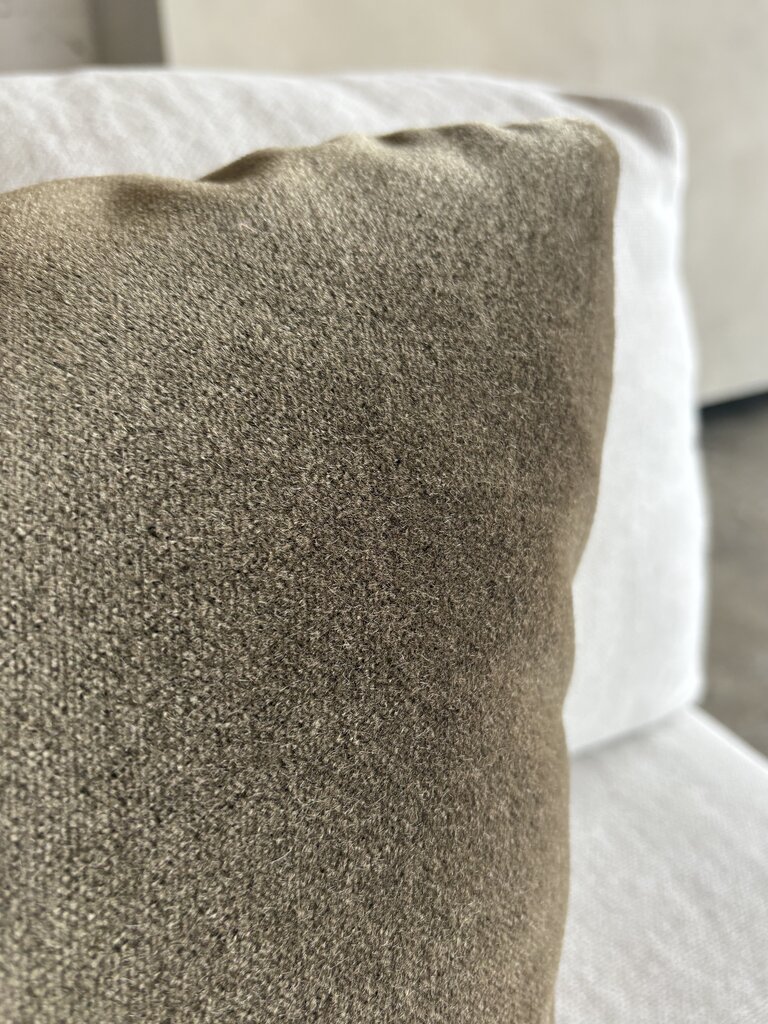 Satin mohair cushion Sara tobacco 50x50 cm