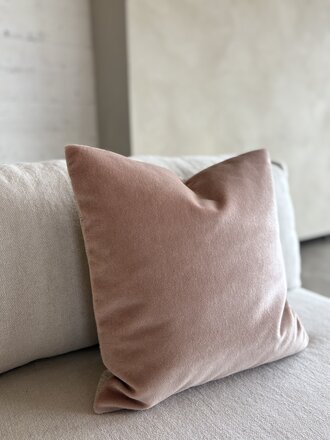 Satijn mohair sierkussen Sara blush 50x50 cm