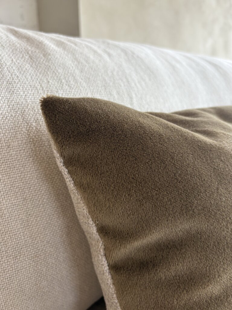 Satijn mohair sierkussenhoes Sara tabak XL 80x40 cm