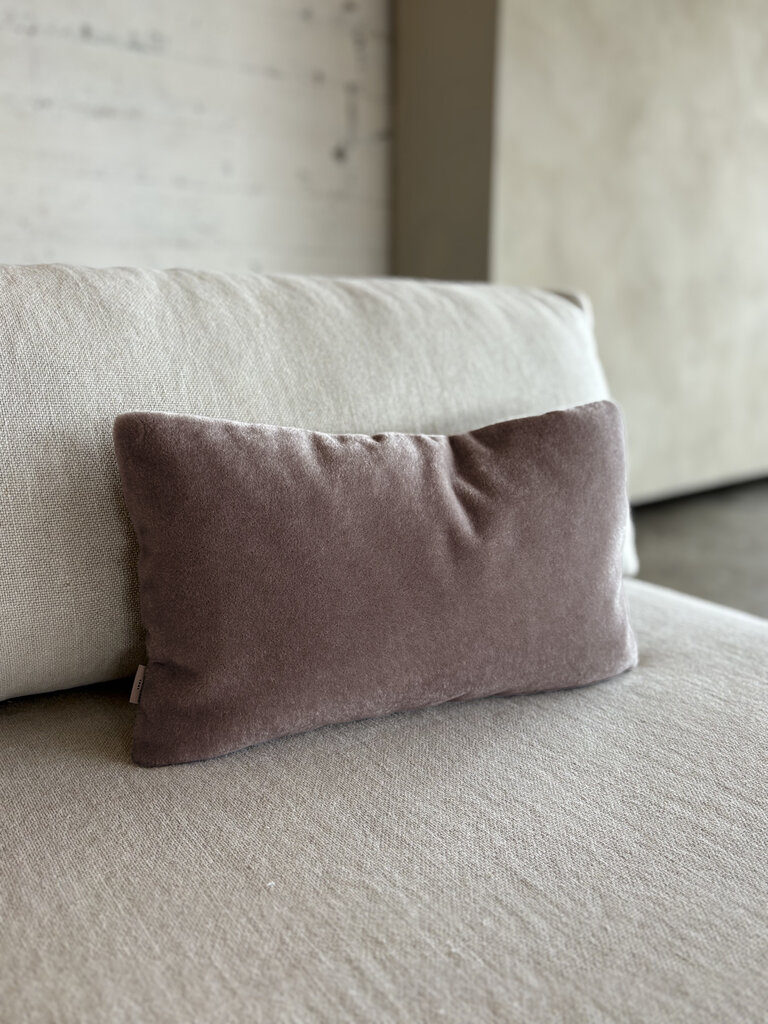 Luxe mohair sierkussenhoes Amy aubergine 50x30 cm