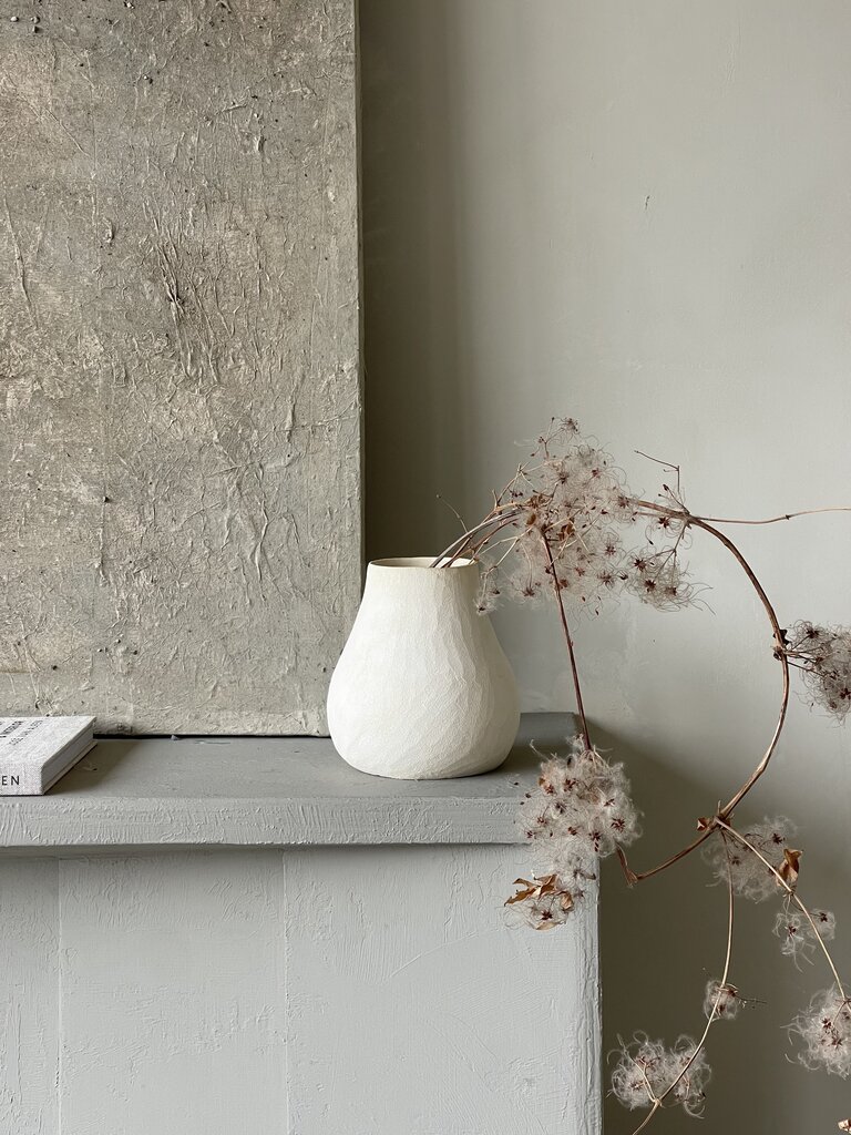 Handgemaakte aardewerken vaas Cleo mat ecru 16 x 17 cm