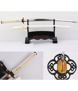 Samuraischwerter mit weiße Saya und ito