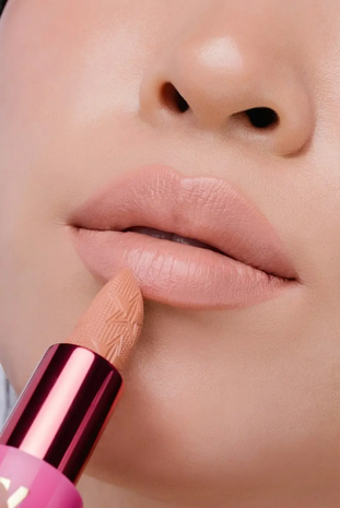 Jeffree Star Cosmetics Jeffree Star Cosmetics Shiny Trap Lipstick Cowgirl Suede Jeffree Star Cosmetics Jeffree Star Cosmetics Shiny Trap Lipstick Cowgirl Suede