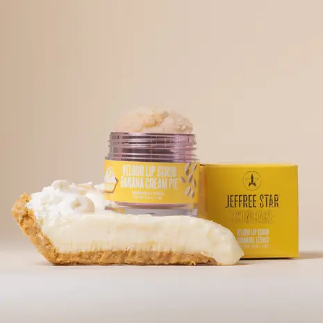 Jeffree Star Cosmetics Jeffree Star Cosmetics Velour Lip Scrub Banana Cream Pie Jeffree Star Cosmetics Jeffree Star Cosmetics Velour Lip Scrub Banana Cream Pie