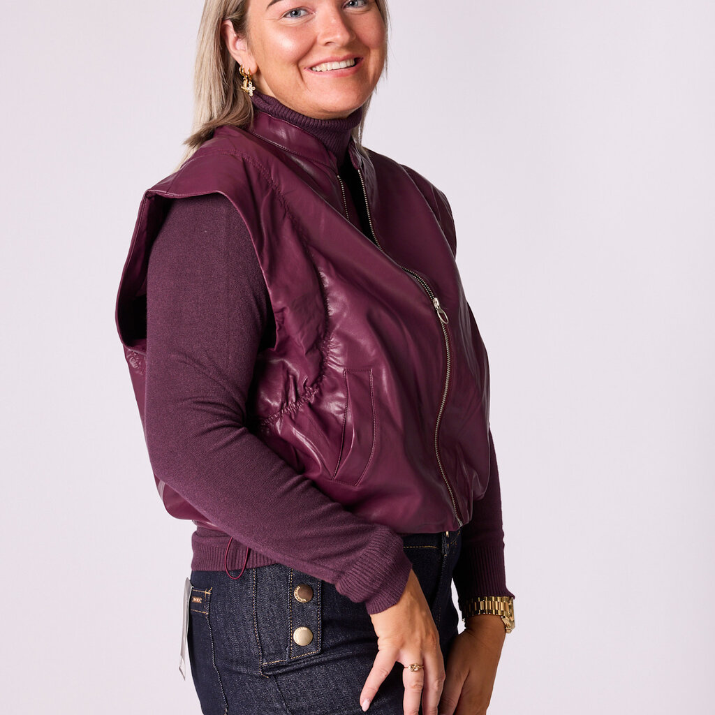 Alma mouwloos vest in vegan leather