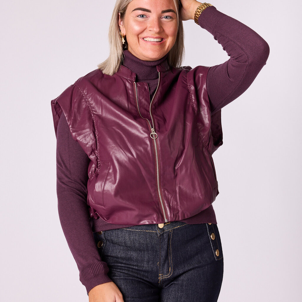Alma mouwloos vest in vegan leather