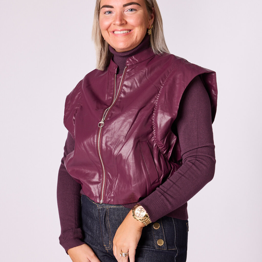 Alma mouwloos vest in vegan leather