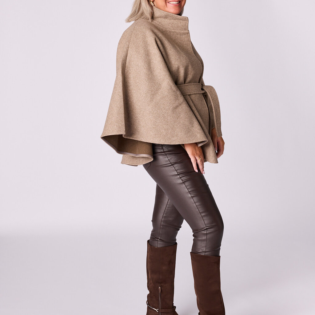 Camilla cape