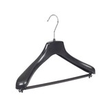 Jacken / Anzugbügel (gebogen) Kunststoff schwarz mit Schulterverbreiterung und Hosensteg Jacken / Anzugbügel (gebogen) Kunststoff schwarz mit Schulterverbreiterung und Hosensteg