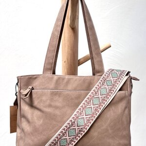 Lundholm Lundholm leren schoudertas dames Taupe - schoudertassen dames leer tas dames shopper dames tote bag - vrouwen cadeautjes | Scandinavisch Design - Florø serie Lundholm Lundholm leren schoudertas dames Taupe - schoudertassen dames leer tas dames shopper dames tote bag - vrouwen cadeautjes | Scandinavisch Design - Florø serie