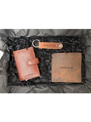 Lundholm Lundholm heren cadeau set brievenbus geschenkdoos - mannen cadeautjes leren pasjeshouder - RFID creditcardhouder safe - cadeau voor man - geschenk voor mannen - leren onderzetters bieropener luxe cadeau voor man - portefeuille bruin