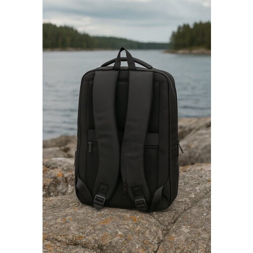 Lundholm Lundholm Luxe Rugtas laptoptas 22L - 15,6 Inch - Laptop Rugzak Heren Laptoptas Schooltas - Werktas Laptoptas 15.6 inch - Tas - Scandinavisch Design - Diep Zwart